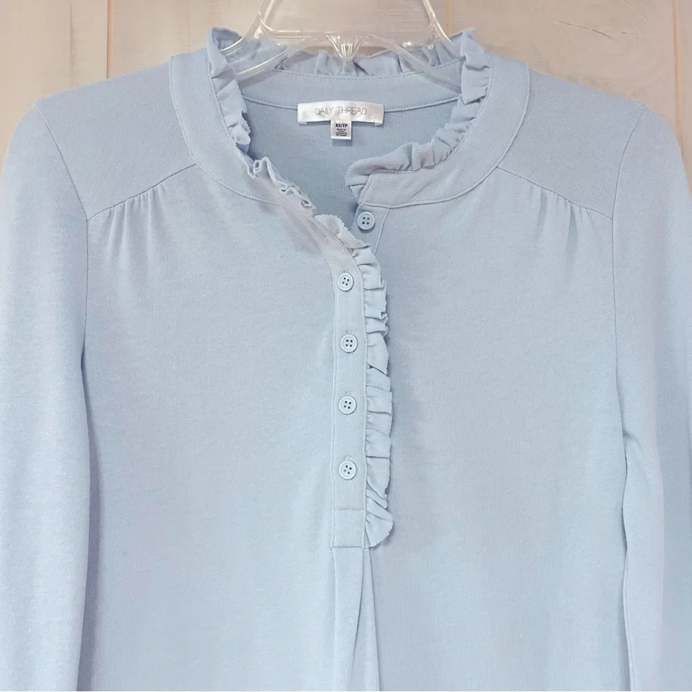 Daily Thread Light Blue Half Button Ruffle Trim Hi Low Blouse Sz XS - Picture 5 of 5